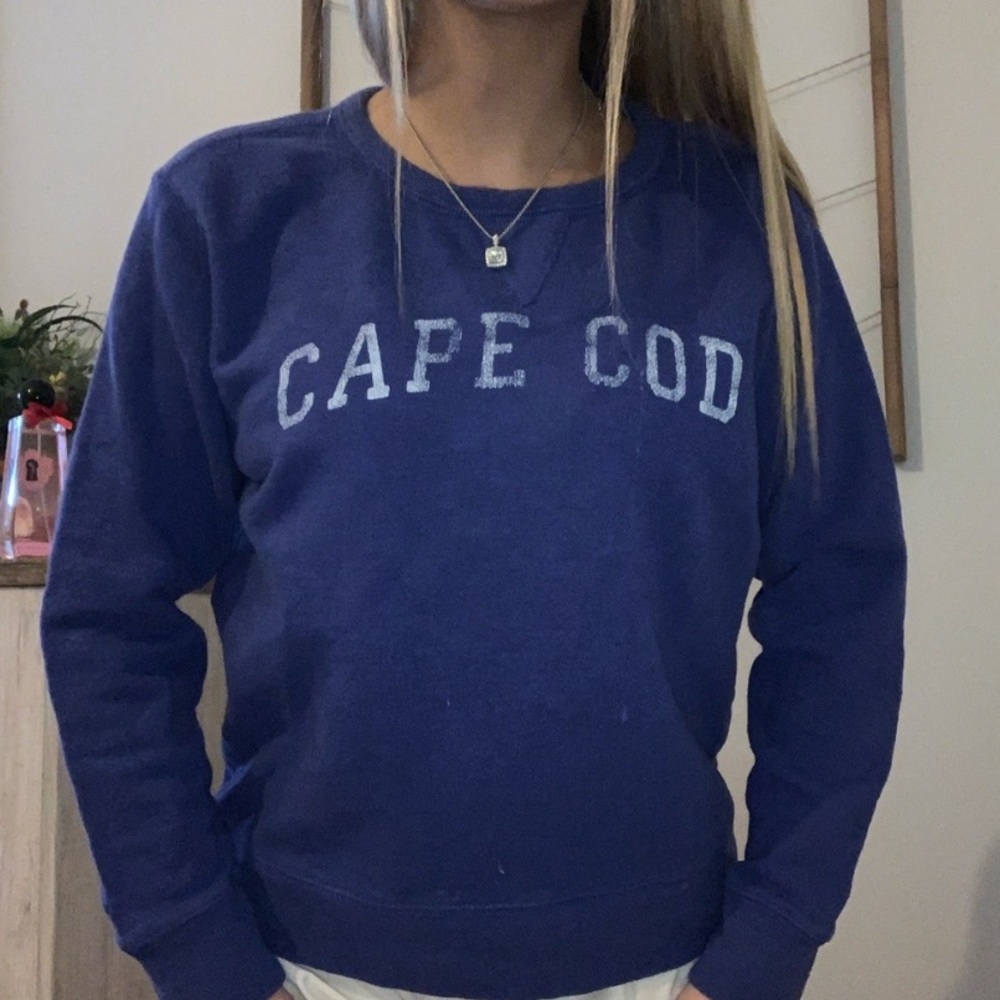 BLUE CREWNECK BARELY WORN